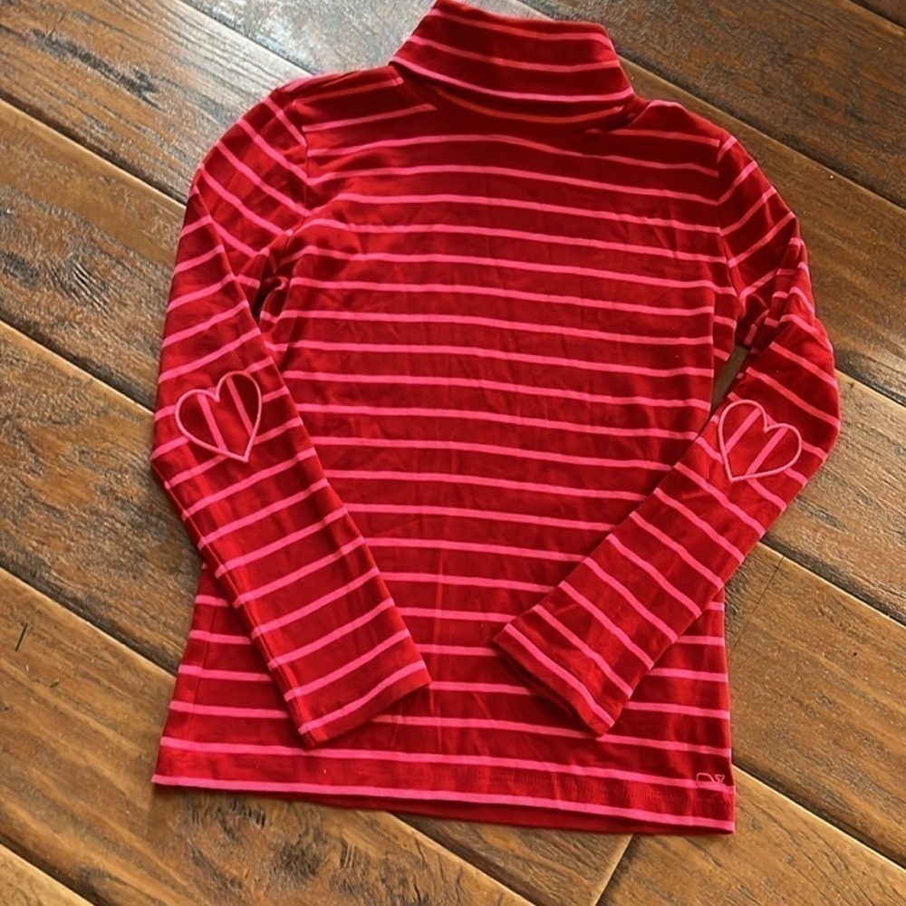 Cute Valentine Top, NWT Vineyard Vines turtle neck top, Size Large 14